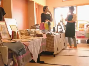 2階には飲食スペースも設けられた = 2022年8月31日 旧旬菜料理いなり