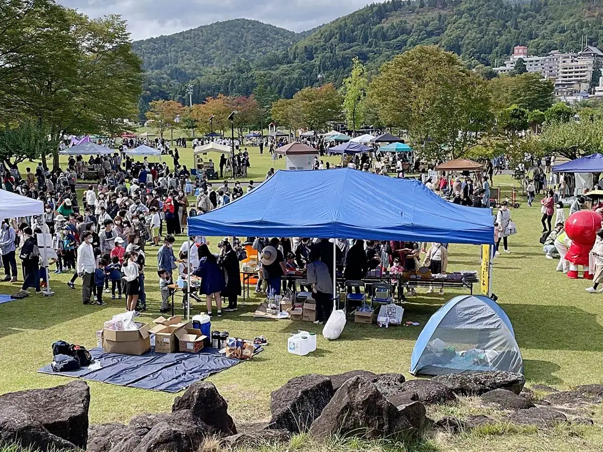 約4500人が訪れた会場 = 2022年10月10日 市民公園