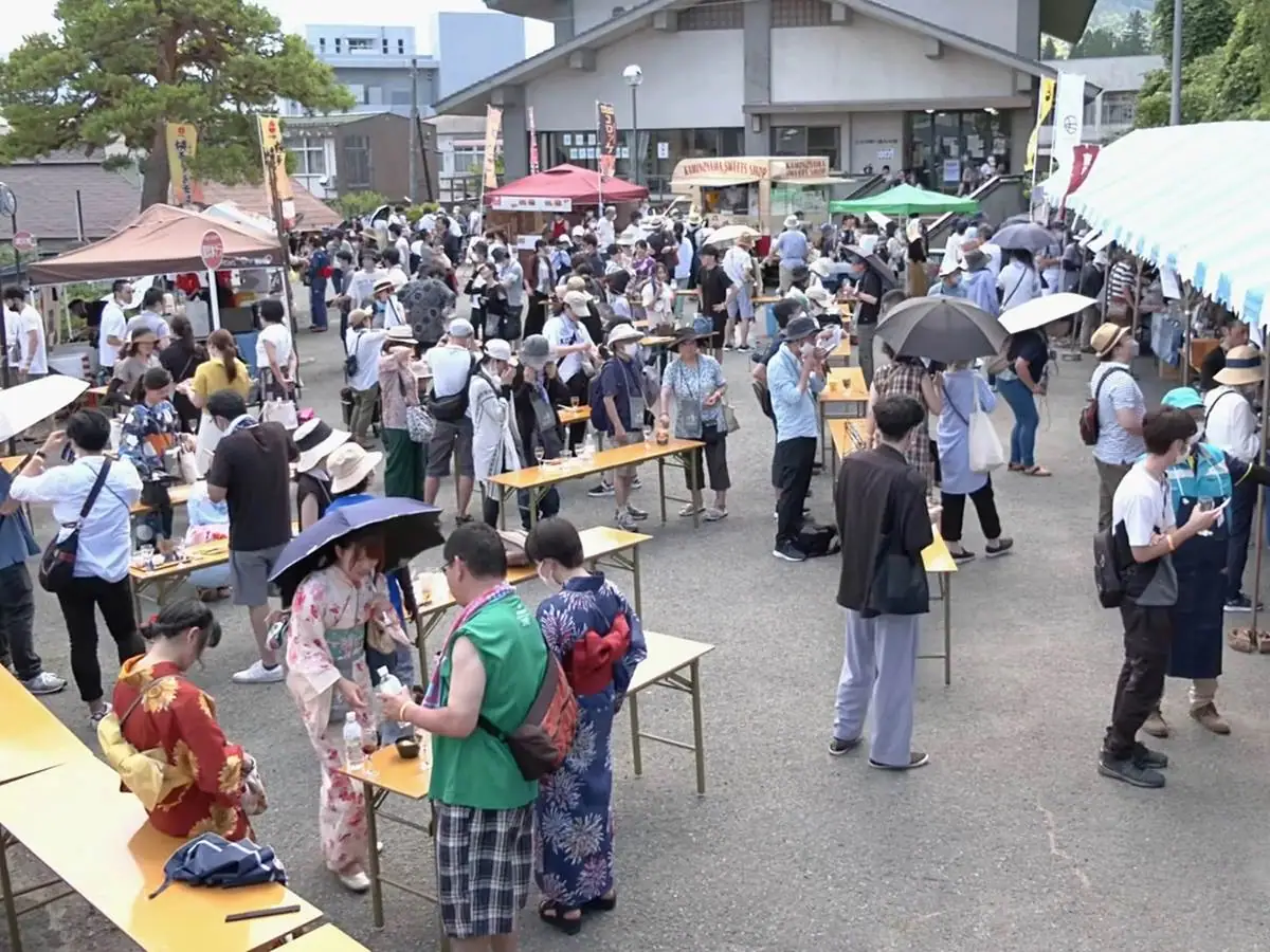 普段は見られない景色が広がった上山城周辺 = 2022年7月2日 働く婦人の家前