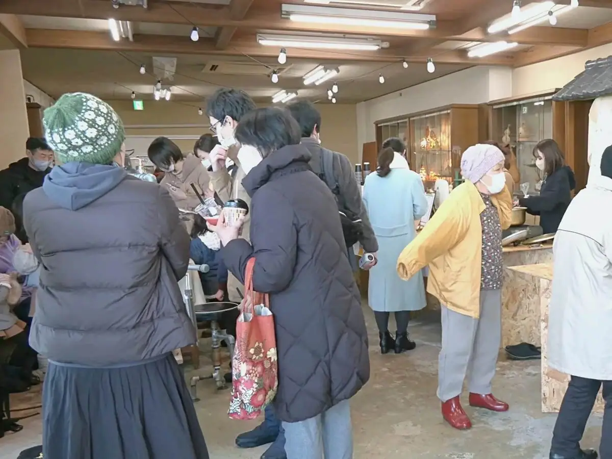 今年も開催！餅まきもするよ～ かみのやま温泉駅前で「カセ鳥プチマルシェ」