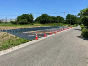 駐車可能台数は12台 = 2023年7月2日 茂吉記念館前駅駅前駐車場