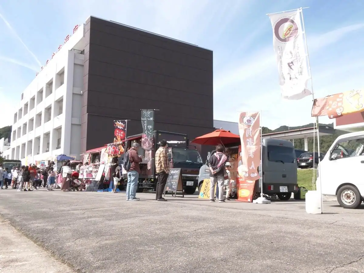 「けやきの森のおまつり」2回目の開催！ 秋晴れの下、市民公園で子供も大人も楽しむ