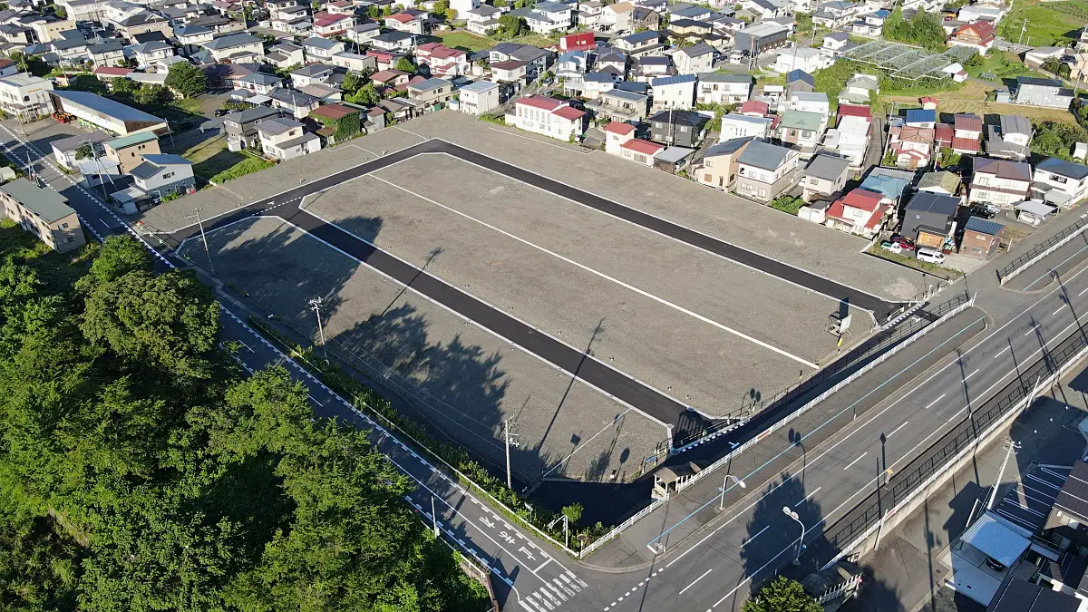 廃工場が解体され、分譲地として整備された = 2024年8月2日 須川上空