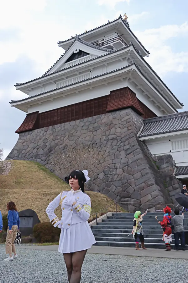 「かみおん!」主催者のBrownさん = 2025年4月12日 上山城前