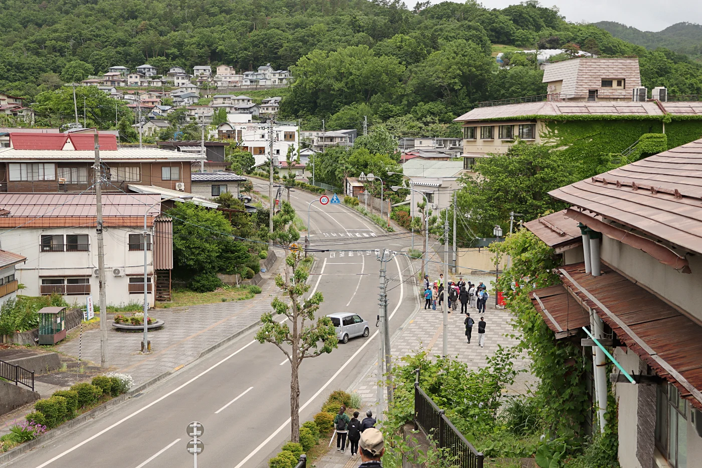 県道104号と松山の町並み = 2025年5月31日 松山陸橋