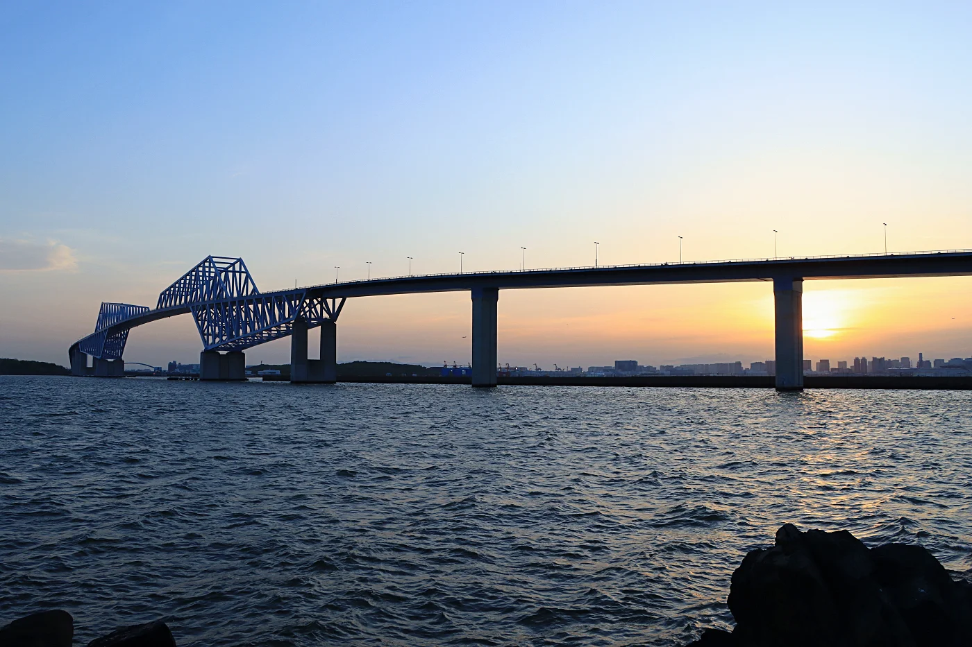 東京ゲートブリッジと夕日 = 2025年5月3日 若洲海浜公園