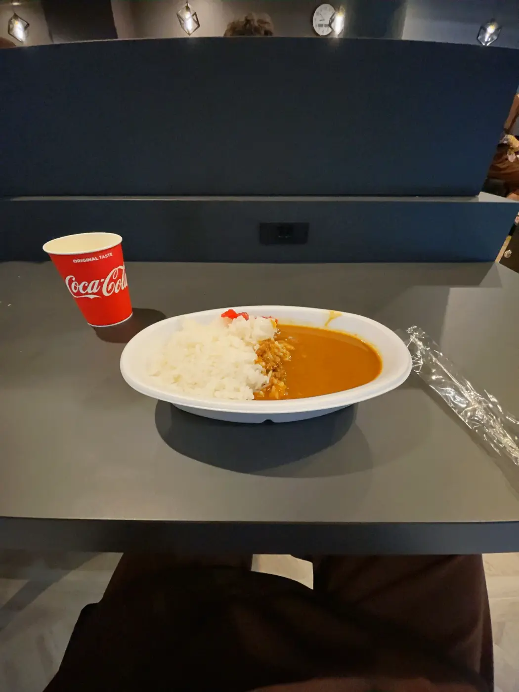 朝食のキーマカレー = 2025年5月4日 安心お宿 新宿駅前店