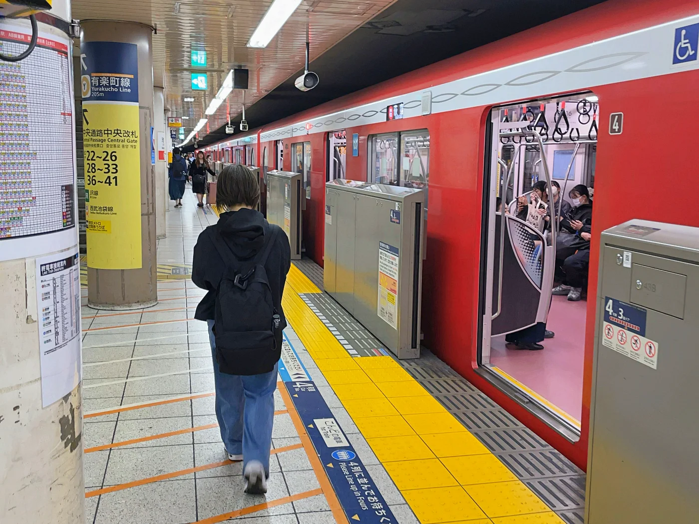 東京メトロ 丸ノ内線の車両 = 2025年5月2日 池袋駅