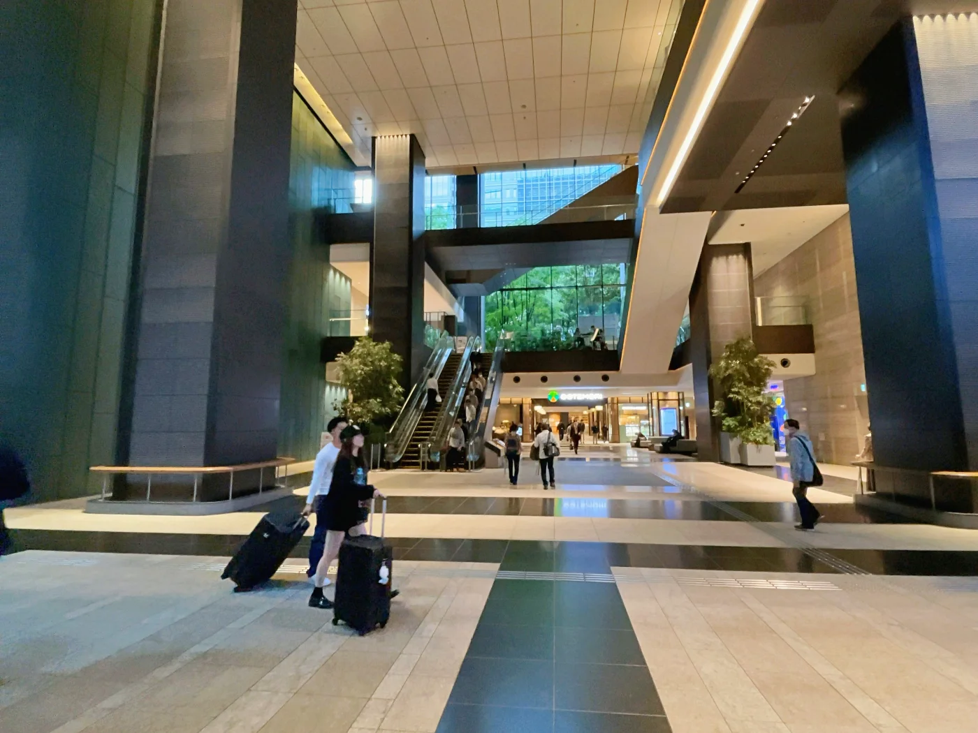 4つの路線が乗り入れる駅 = 2025年5月2日 大手町駅