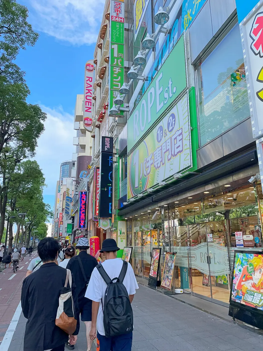 店同士の密度すごくないこれ = 2025年8月16日 川崎市川崎区小川町