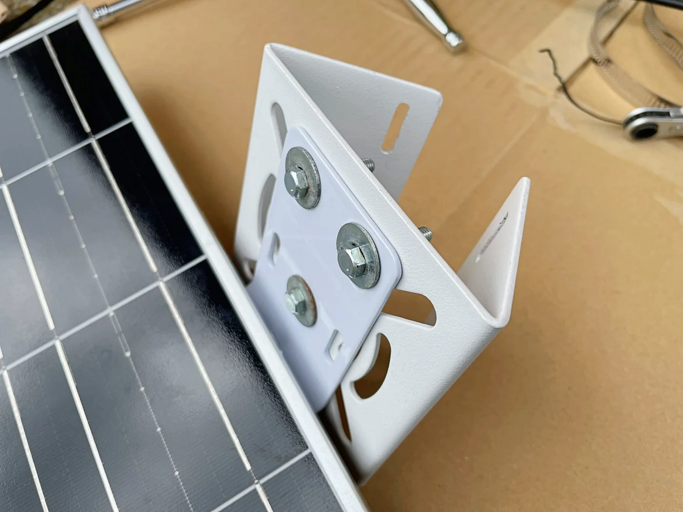 雨どいに取り付けるためのプレート