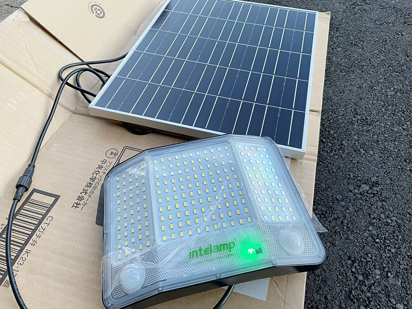 充電中はライト本体のランプが点滅する