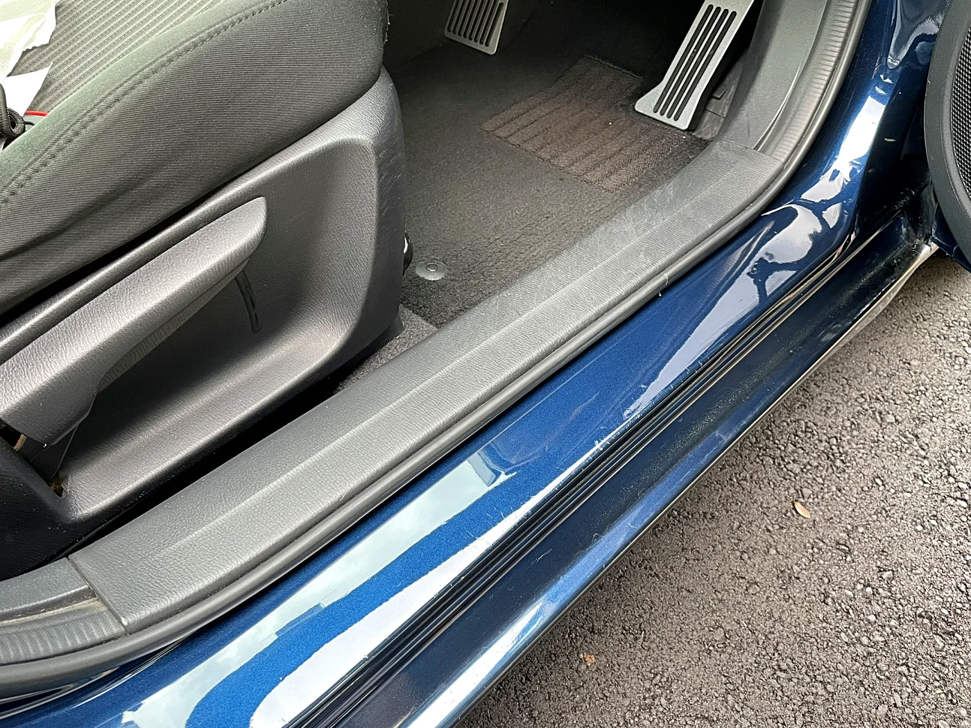 スカッフプレート取り付け前