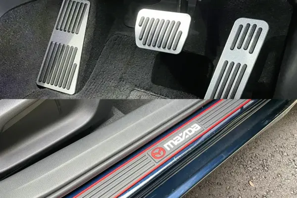 アクセラスポーツ アルミペダルとスカッフプレート取り付け おしゃれは足元から手軽にドレスアップ