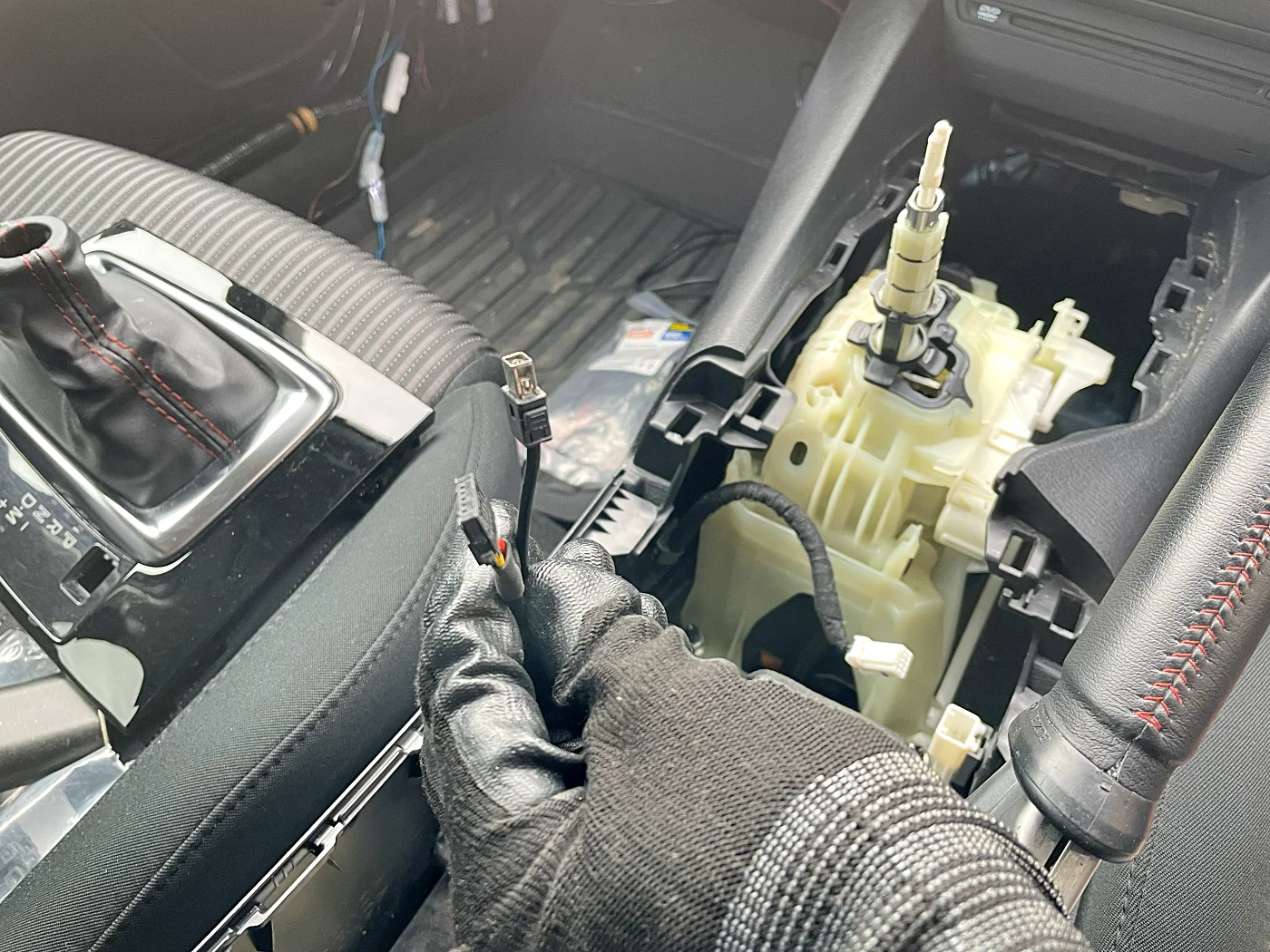 電源とアンテナのケーブル