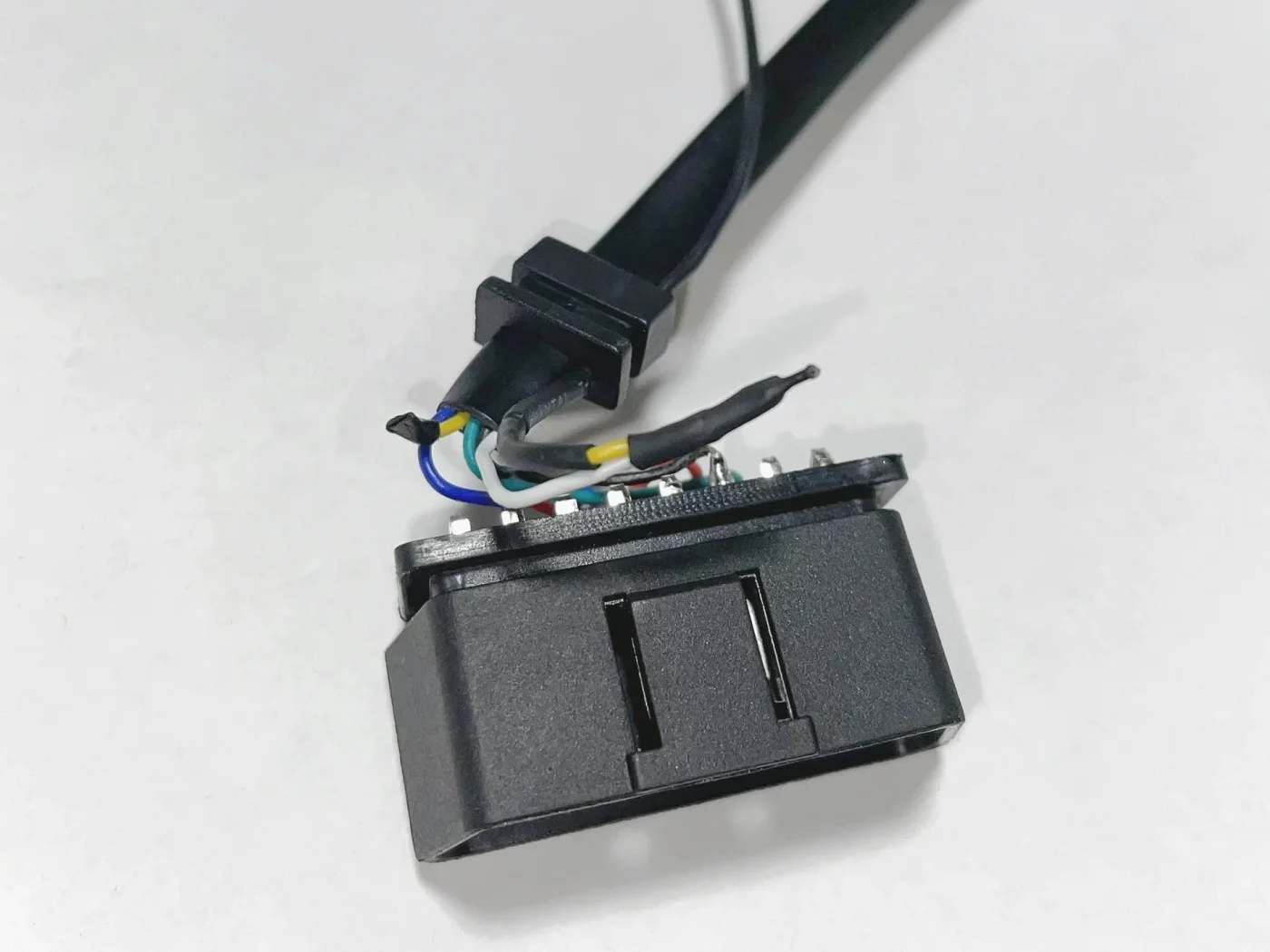 OBD2の電源を分離してACC用のコードと接続