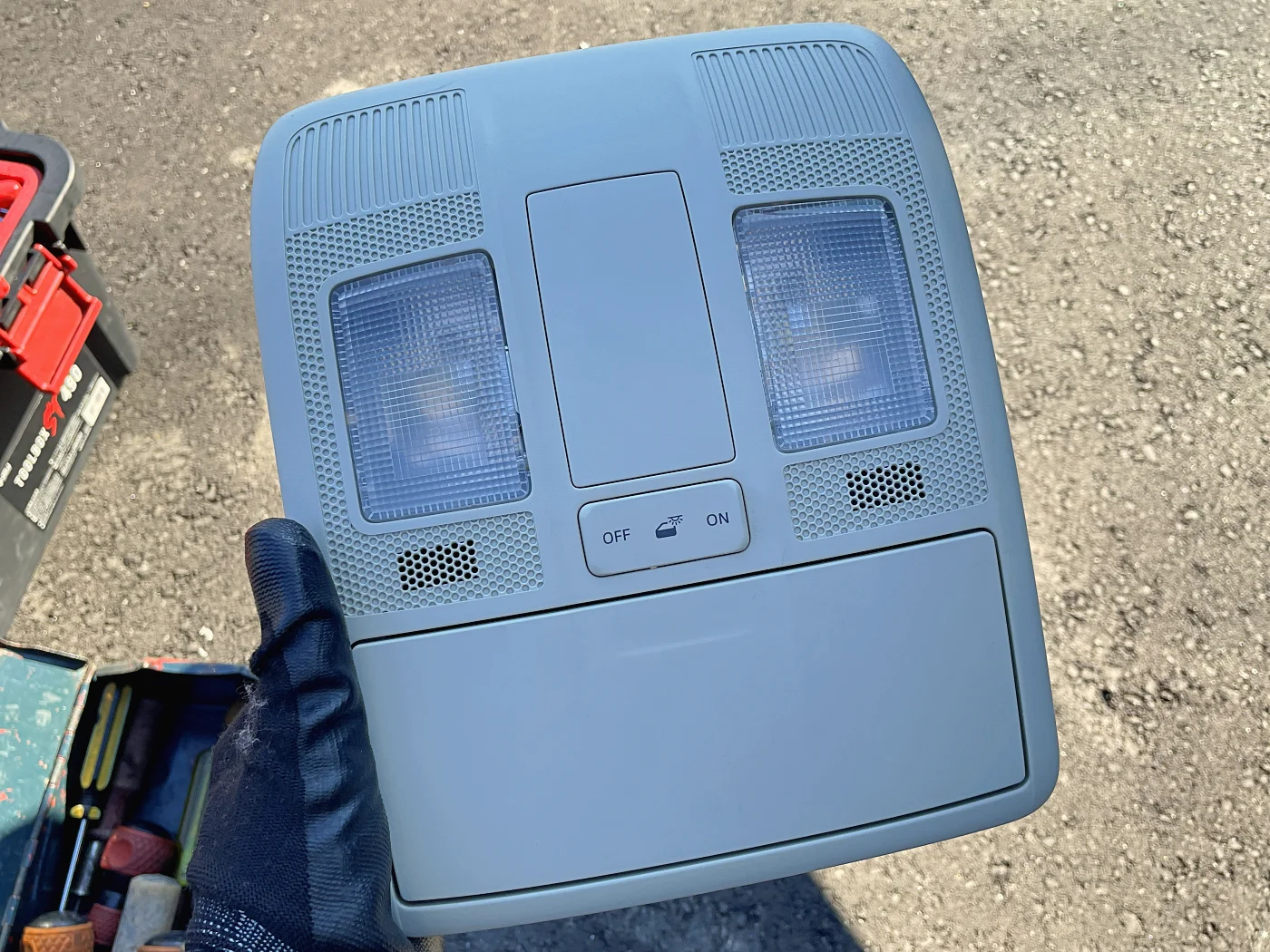 外したオーバーヘッドコンソール