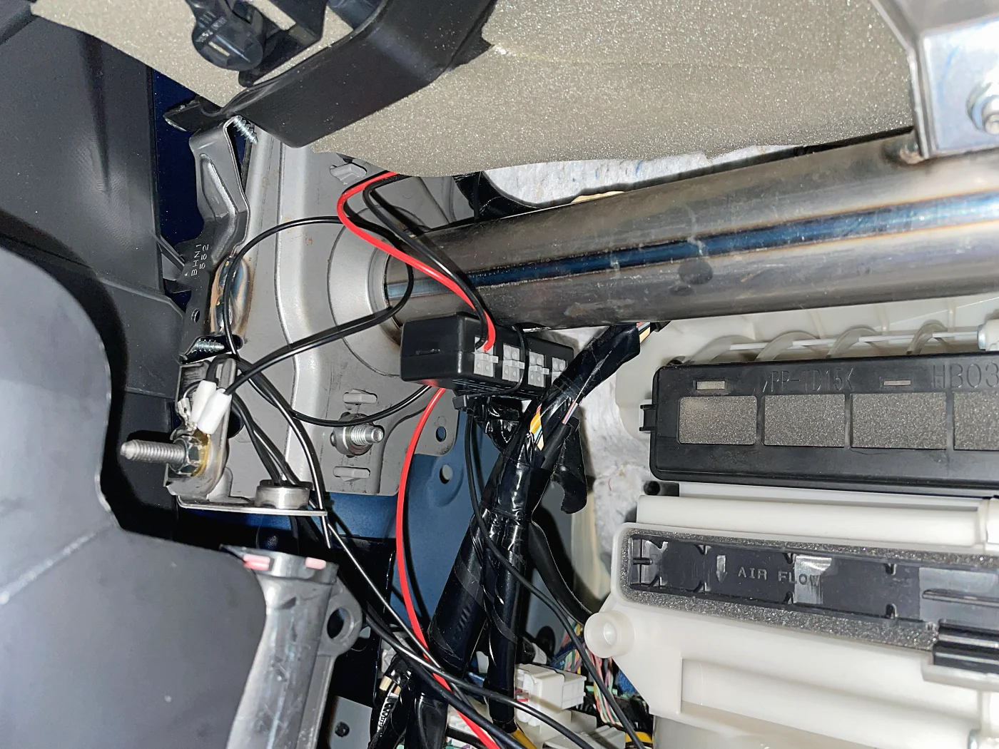 今後増設できるように分岐ターミナルを使用します