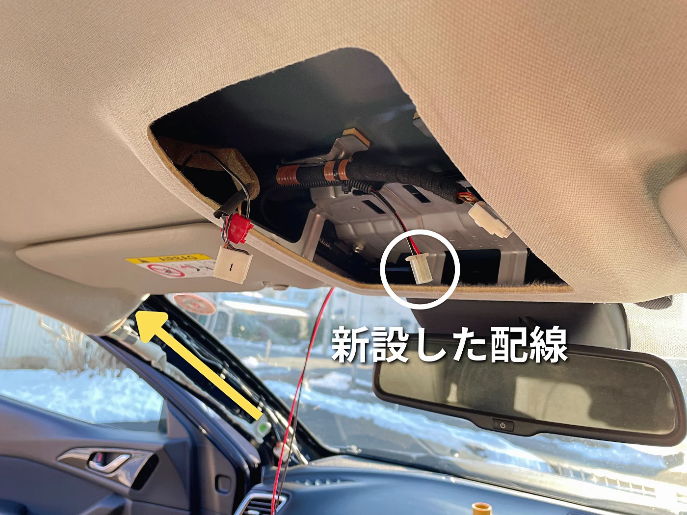 コードはコルゲートチューブに入れて保護します