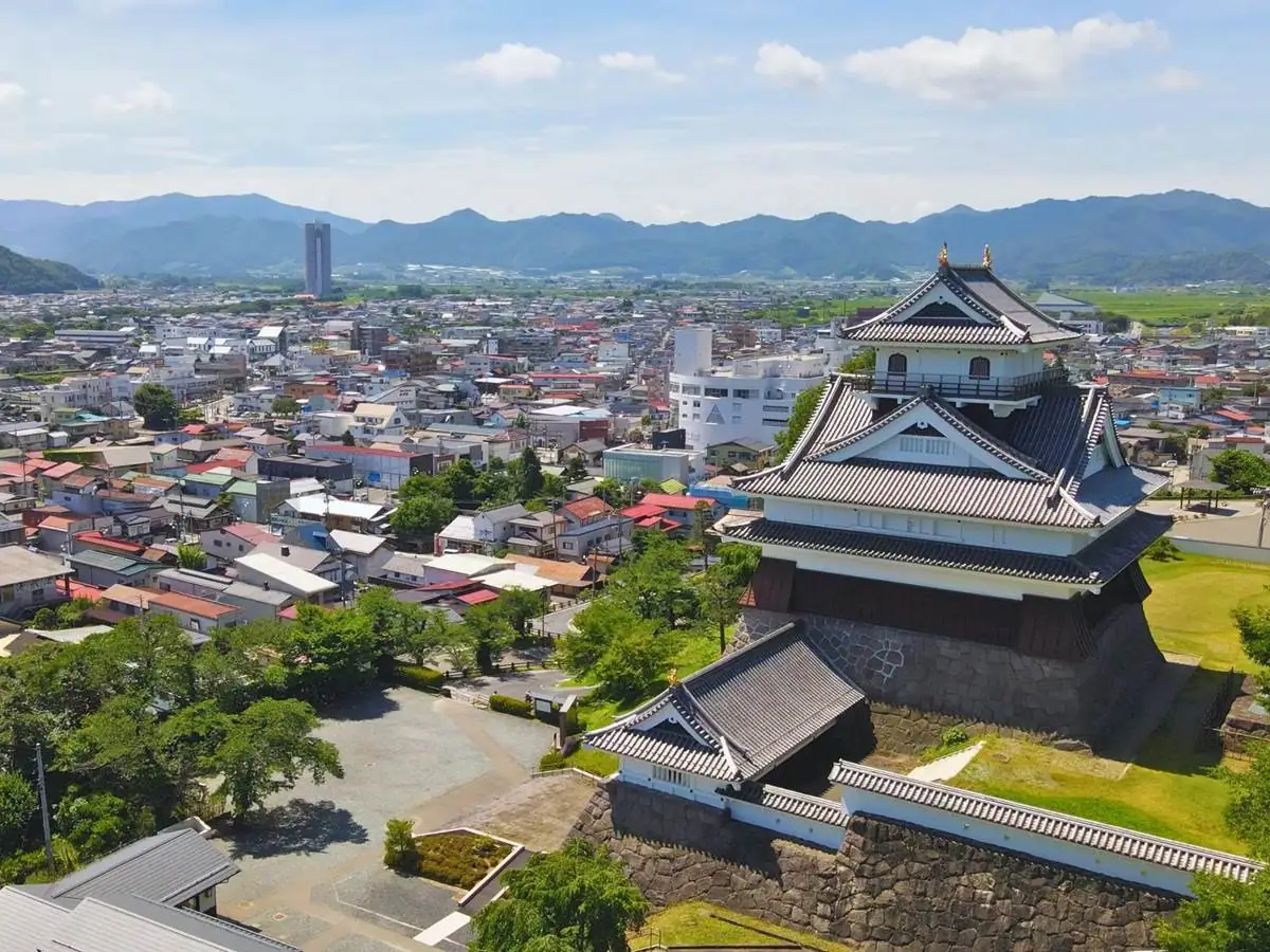 お城と城下町 = 2021年7月16日 月岡公園上空