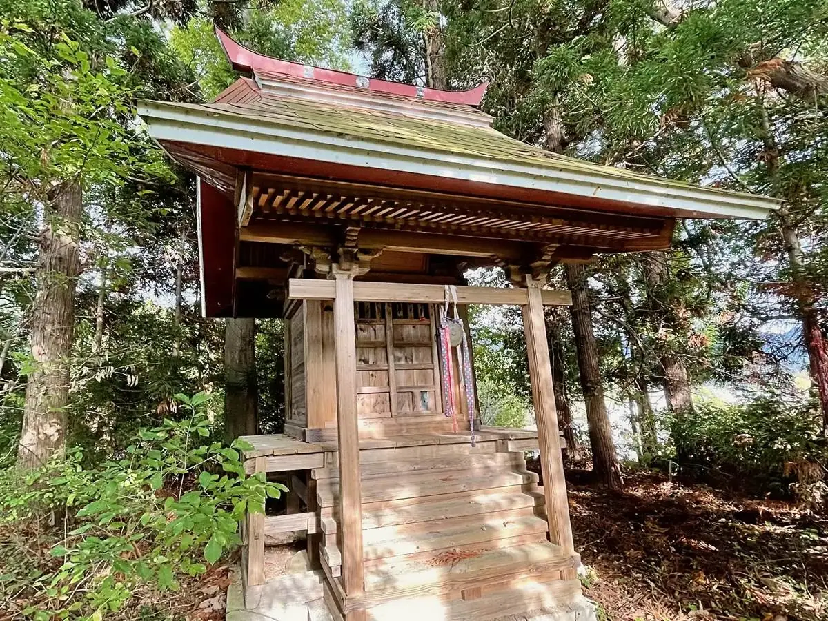 鶏森山稲荷神社 = 2021年10月24日 鎮守の森