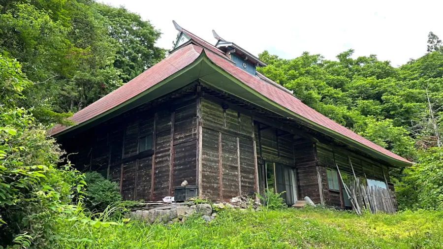 トタン屋根の家屋 = 2022年7月6日 泥部