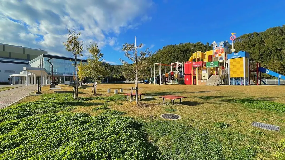 エネルギー回収施設（川口）｜上山市で遊具がある一番大きな公園、そばを走る新幹線が見れるかも？
