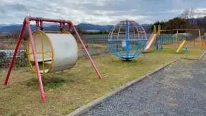可動式の遊具がたくさん「石曽根公民館」近郊の静かな公園ならここ