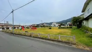 けやき公園とも呼ばれている「金生公園」ジャングルジムなどの遊具を紹介します