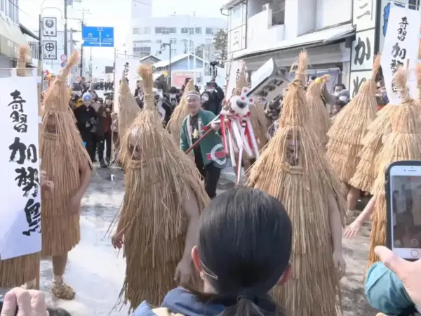 市内での演舞の様子 = 2023年2月11日 十日町