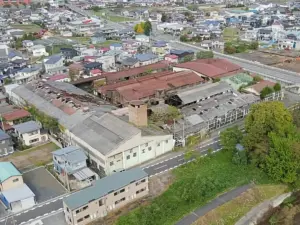 住宅街に佇む総面積10,000㎡の廃工場 = 2021年10月19日 須川上空