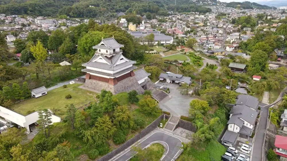 月岡のお城と公園