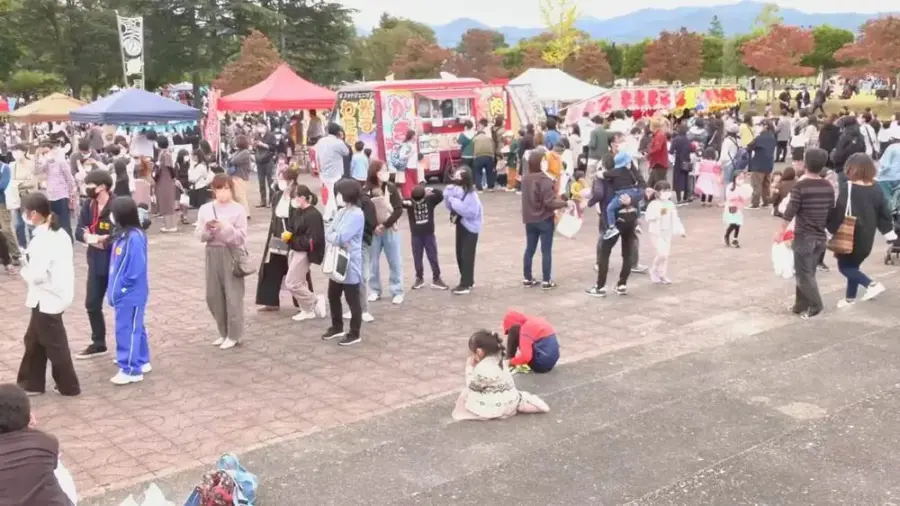 市民公園がおまつりの村に！