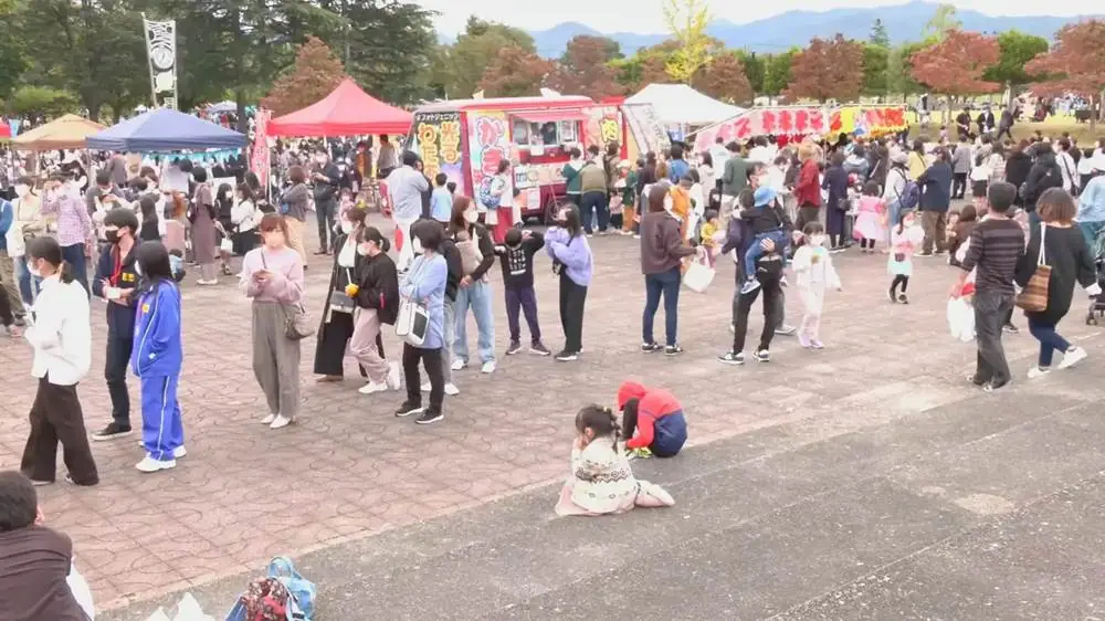 市民公園がおまつりの村に！