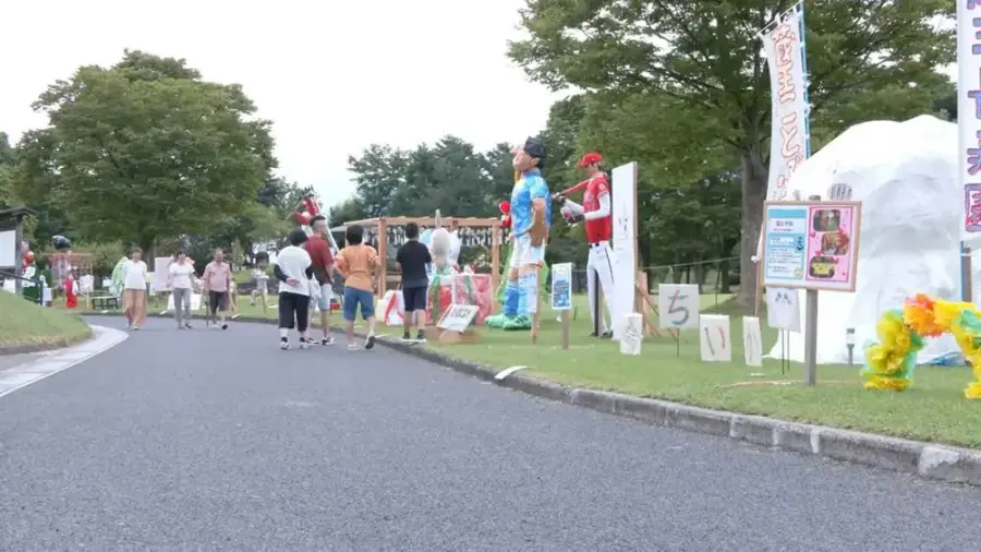 市役所前にかかし現る