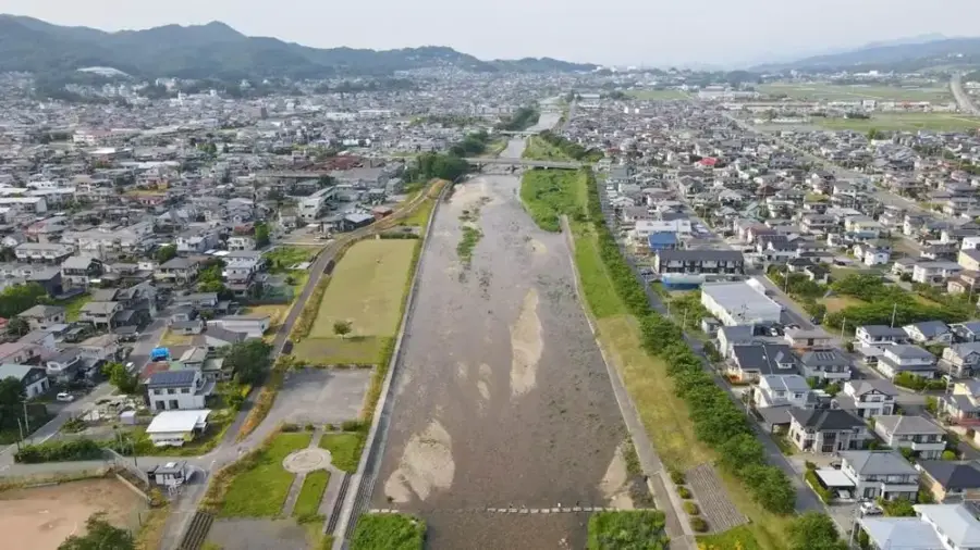 河原で自然を感じて