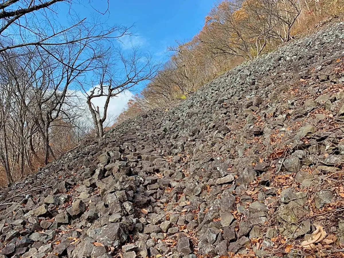 クアオルトコースに指定されている三吉山の岩海