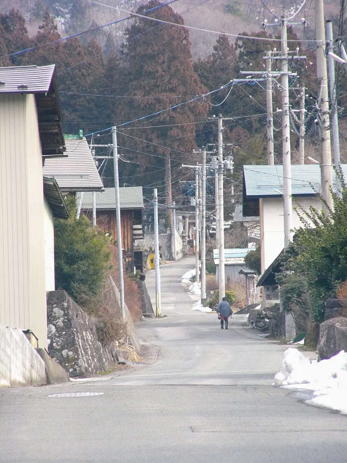 約500m続く仙石坂 = 2023年2月24日 仙石