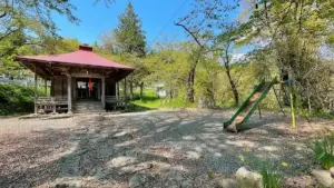 情緒深い歴史を感じられる遊具がある「菖蒲村観音」春には桜がおすすめです