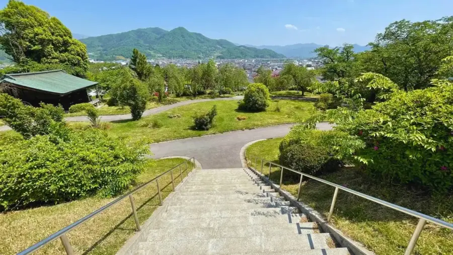 公園から見る上山市内 = 2023年5月18日 月岡公園